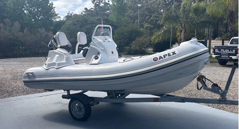 Imagen de Semirrígido Apex A-12 Tender Deluxe, con Suzuki 50hp y trailer
